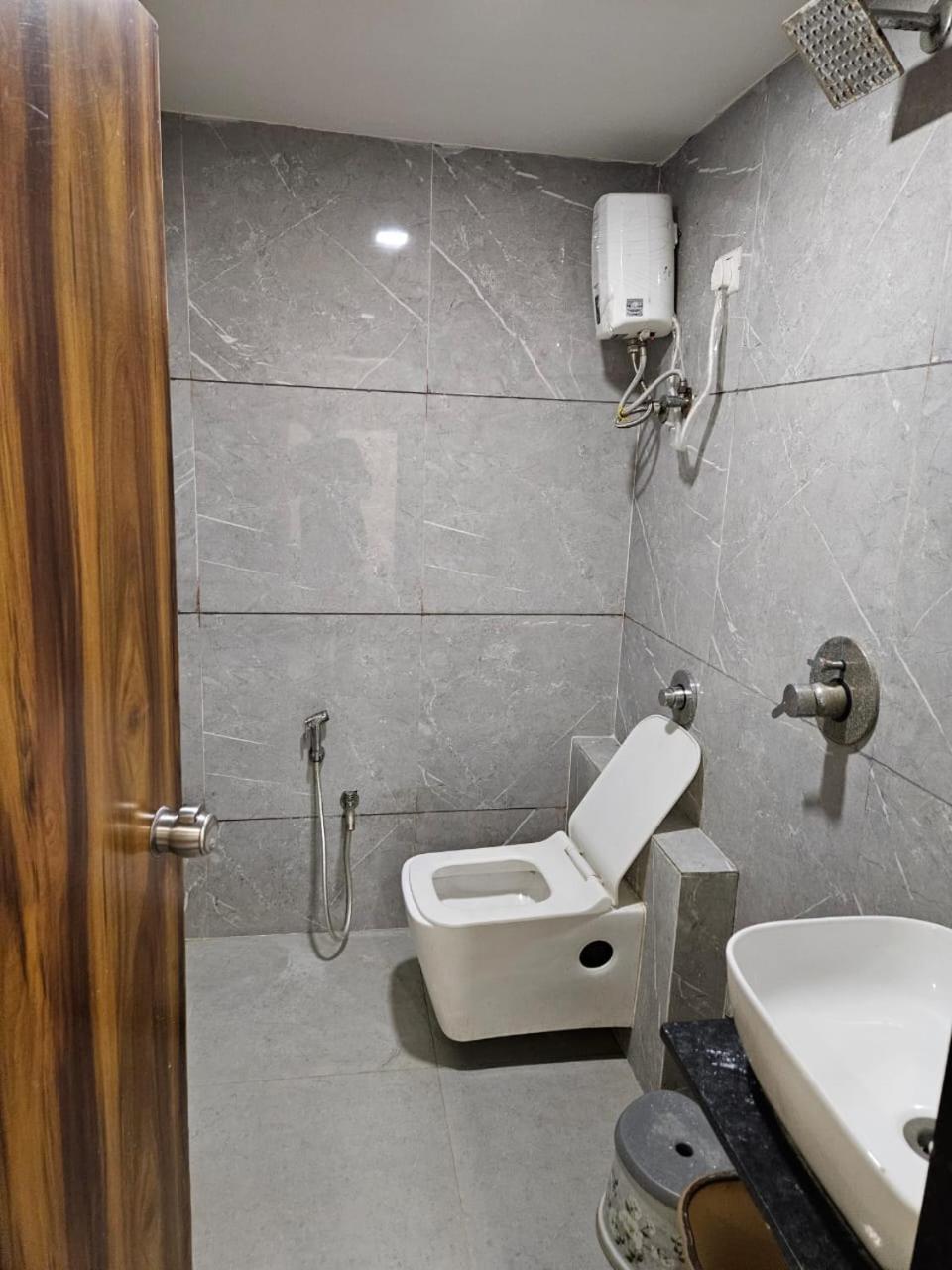 Hotel Ozone,Ahmedabad Ngoại thất bức ảnh