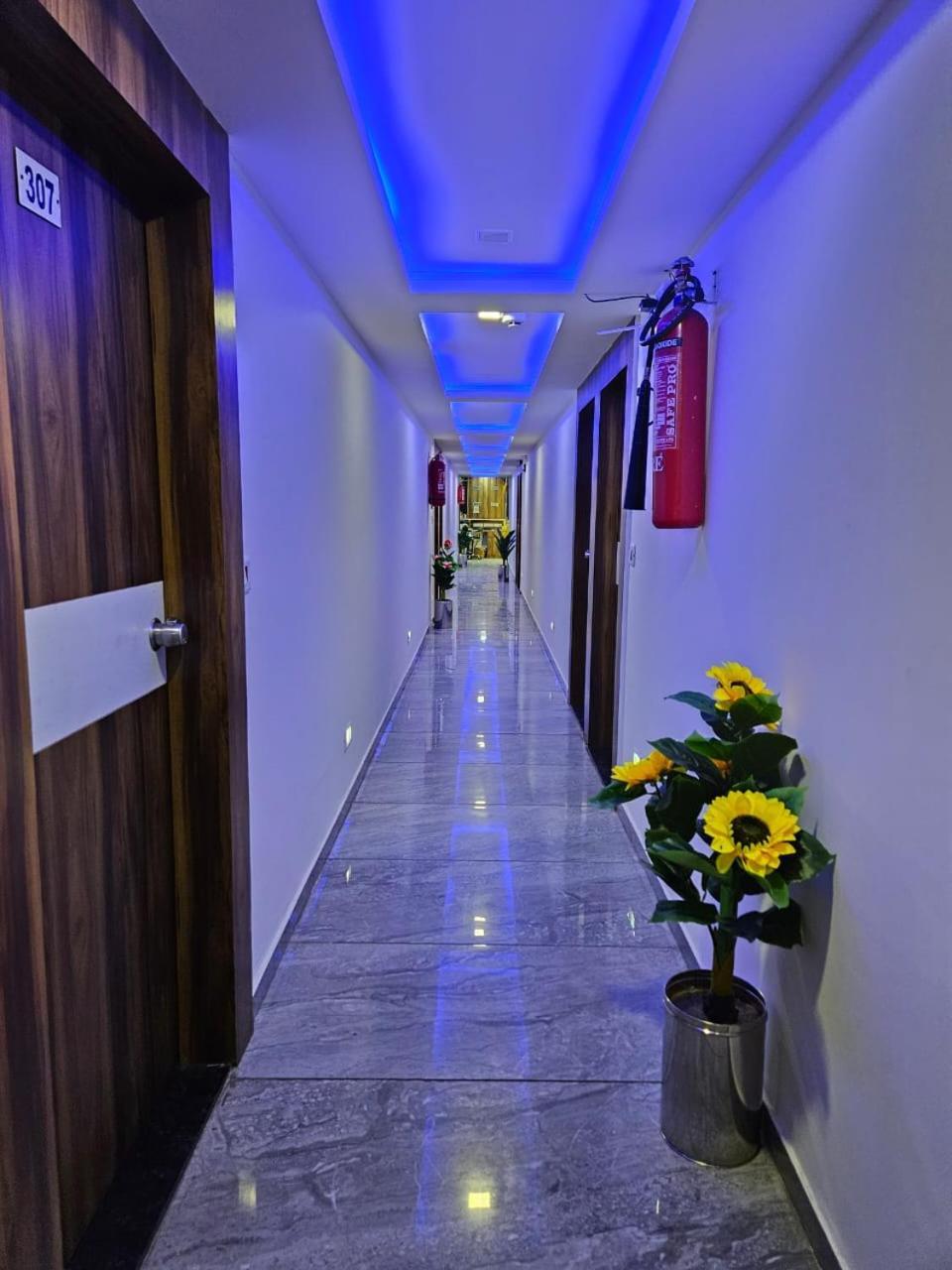 Hotel Ozone,Ahmedabad Ngoại thất bức ảnh